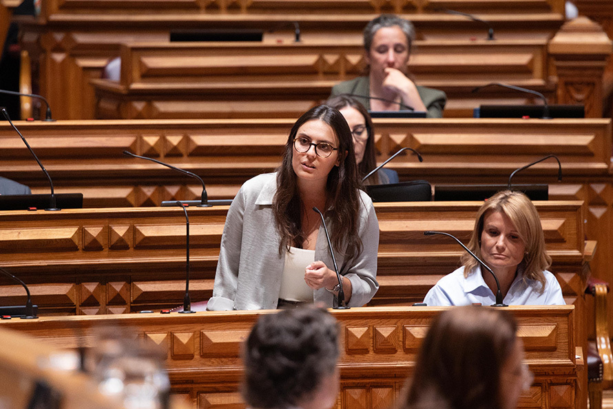 PS critica ministra da Juventude por lhe “falhar a voz” para defender os jovens