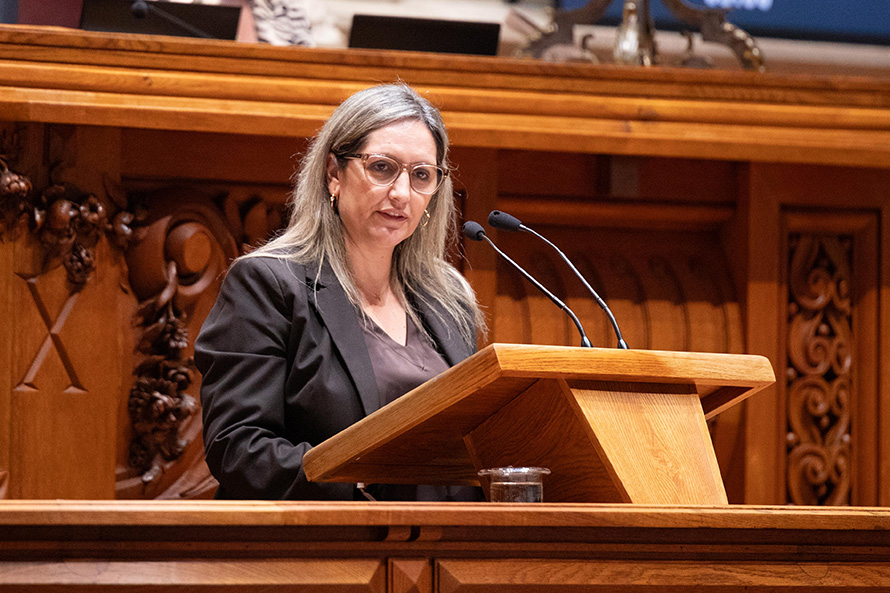 Diploma do PS que defende condições para as atletas continuarem a sua carreira após maternidade foi aprovado na AR