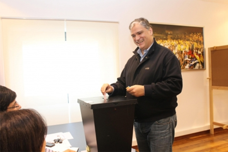 Vasco Cordeiro reeleito na liderança regional