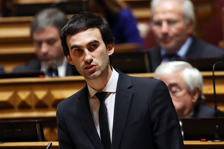 Defesa do sistema público de segurança social é a linha vermelha do PS