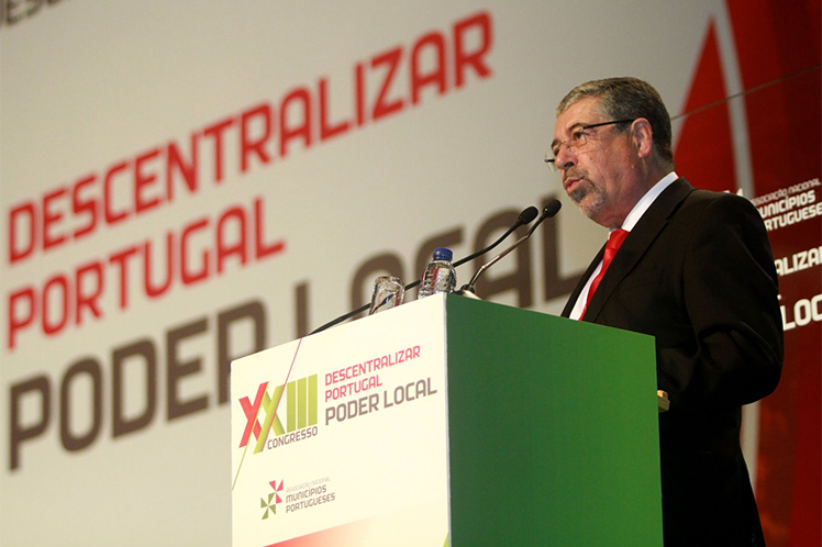 Socialista Manuel Machado reeleito na liderança dos municípios