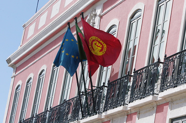 PS aprova lista de deputados
