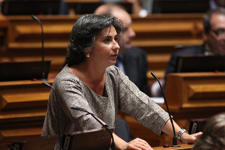 Deputada socialista Isabel Santos eleita vice-presidente da APOSCE