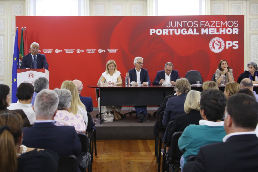 Comissão Política mandata António Costa para formar Governo