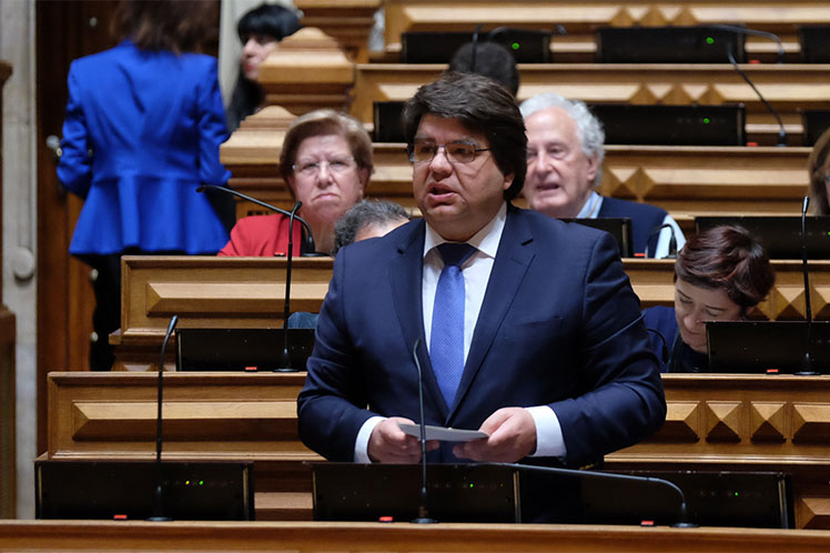 Deputado do PS apresenta relatório na defesa de 
