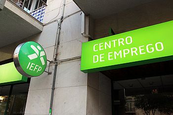 Mais de 300 mil postos de trabalho destruídos em 4 anos