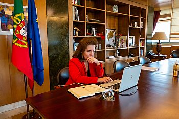 Pais com filhos até ao 1º ciclo vão poder optar entre teletrabalho e apoio à família