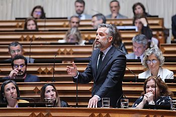 Governo tomou decisão imponderada de anunciar reforço da capacidade do aeroporto de Lisboa sem qualquer estudo