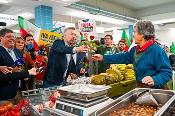 Pedro Nuno Santos em Leiria destaca IVA zero no cabaz alimentar e aposta na indústria