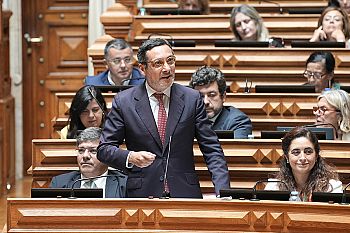 PS recomenda ao Governo que mantenha imposto mínimo de 15% sobre os lucros das grandes multinacionais