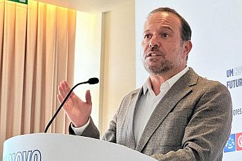Francisco César denuncia Governo Regional por “normalizar o isolamento” nos Açores