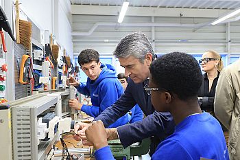 PS defende maior ligação entre centros de conhecimento e de formação profissional para transformar economia do país