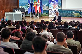 Situação grave na Saúde mostra um primeiro-ministro que ignora o país real