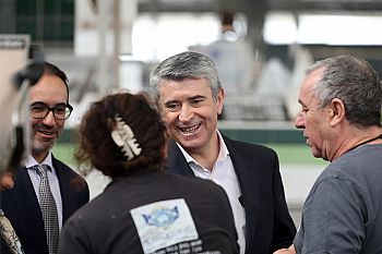 José Luís Carneiro reforça proposta socialista para combustíveis e critica Governo por “meter a mão ao bolso dos portugueses”