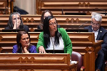 Governo tem de criar condições para manter professores nas escolas