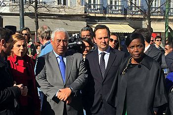 António Costa associa-se a exposição sobre flagelo da violência doméstica