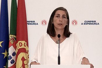 Passos Coelho sem memória e com visão distorcida do país
