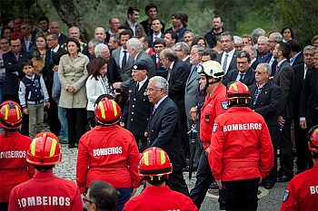 António Costa homenageia bombeiros sob a bandeira da dignidade humana