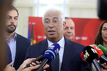 António Costa afirma prioridade à política de rendimentos
