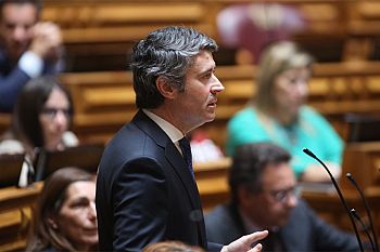 Governo equilibra respiração da sociedade com respiração económica