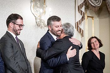 Governo renovado com aposta numa nova geração e garantia de continuidade