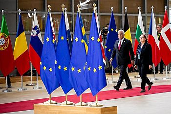 É altura de mudar e renovar a liderança da Comissão Europeia